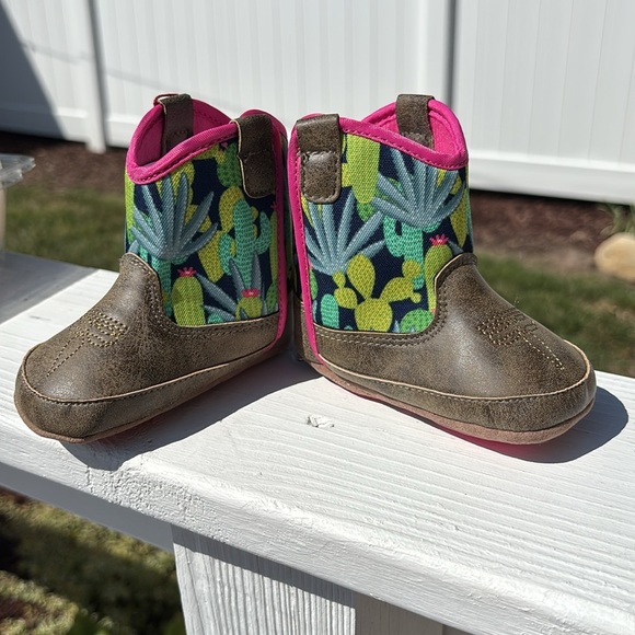 Ariat Lil’ Stompers Roswell Boot,cactus print,rubber sole,leather foot,Velcro - Picture 6 of 10
